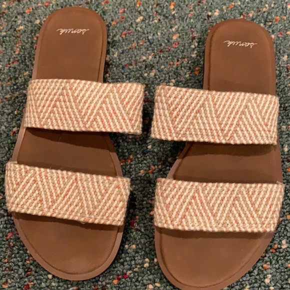 Sanuk sandals! Worn once! - Picture 1 of 2